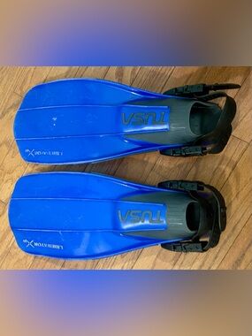 Tusa’s Liberator X-Ten Fins in cobalt blue. Size S (men’s 5-7, women’s 6.5-8.5)